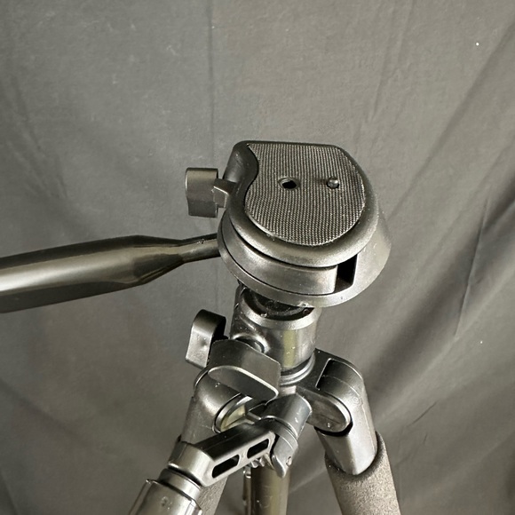 XTech Tripod - Picture 2 of 9